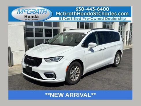 Used 2021 Chrysler Pacifica Touring-L FWD image 1