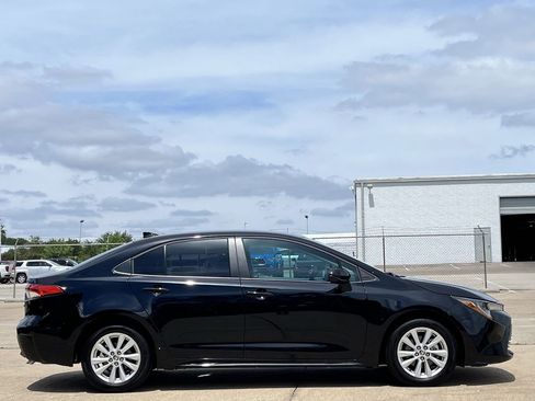 Used 2025 Toyota Corolla LE w/ LE Premium Package FWD image 3