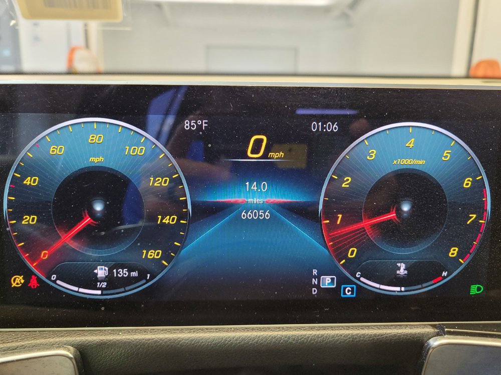 Used 2020 Mercedes-Benz GLB 250 4MATIC w/ Premium Package image 23