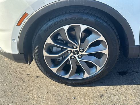 Used 2022 Lincoln Nautilus Reserve w/ Equipment Group 201A image 11