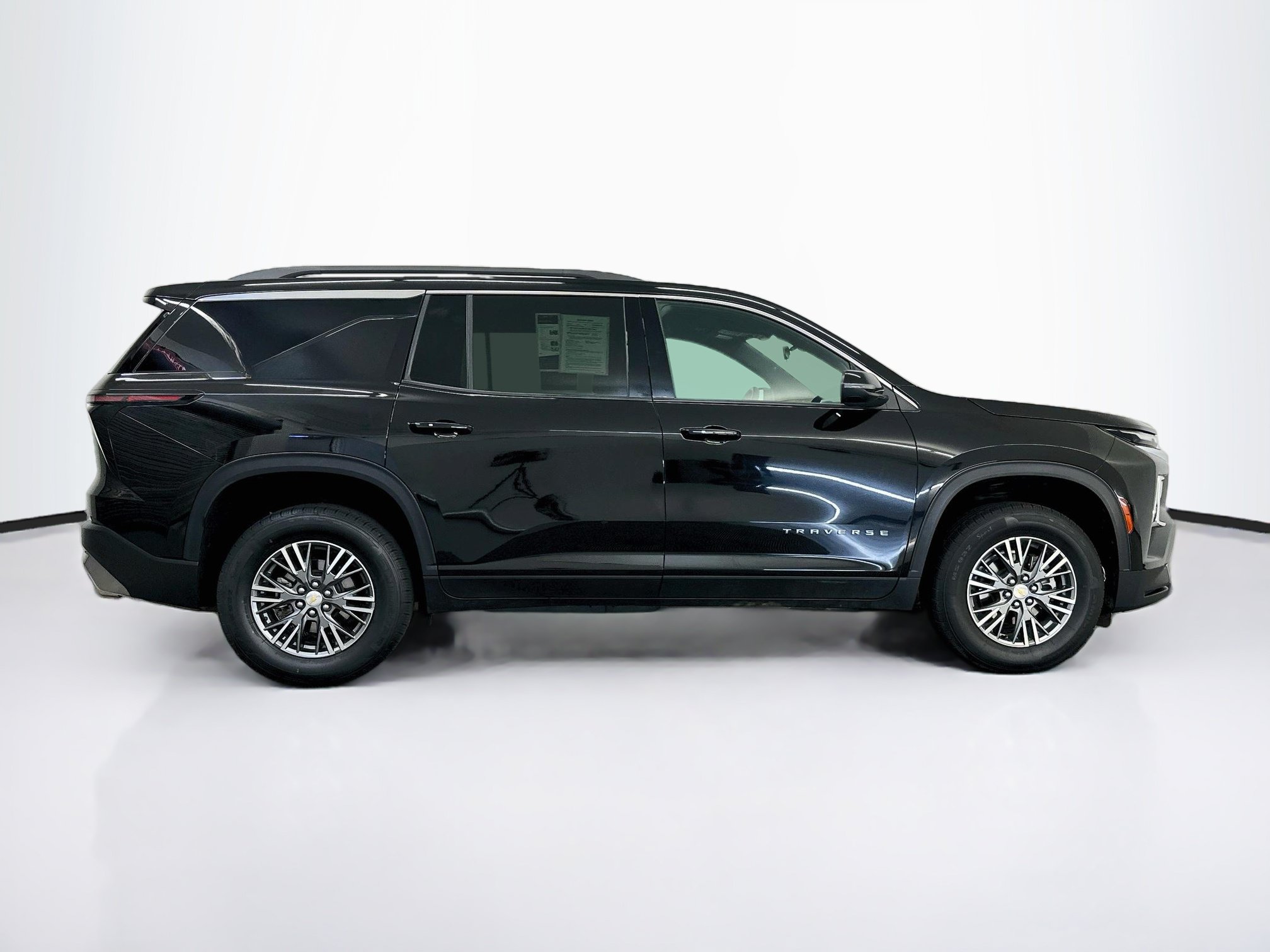 Used 2025 Chevrolet Traverse LT AWD/4WD image 10