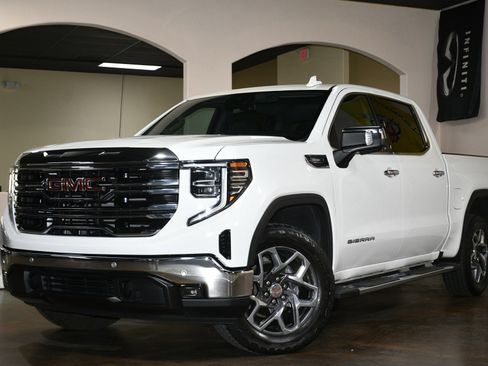 Used 2023 GMC Sierra 1500 SLT w/ SLT Premium Plus Package AWD/4WD image 4