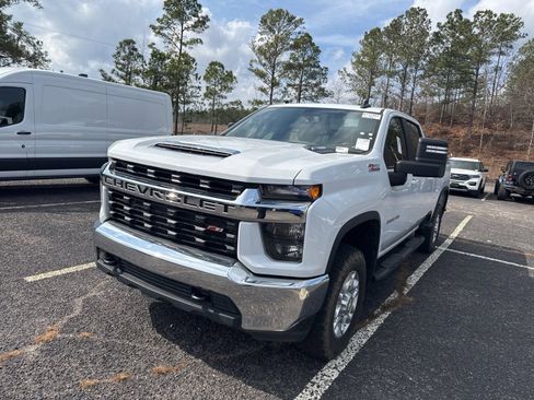 Used 2023 Chevrolet Silverado 2500 LT image 3