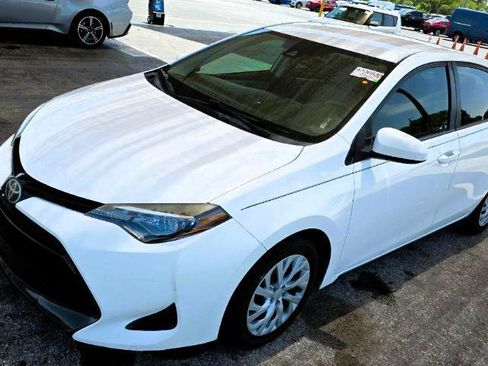 Used 2017 Toyota Corolla LE FWD image 2