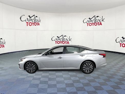 Used 2024 Nissan Altima 2.5 SV image 4