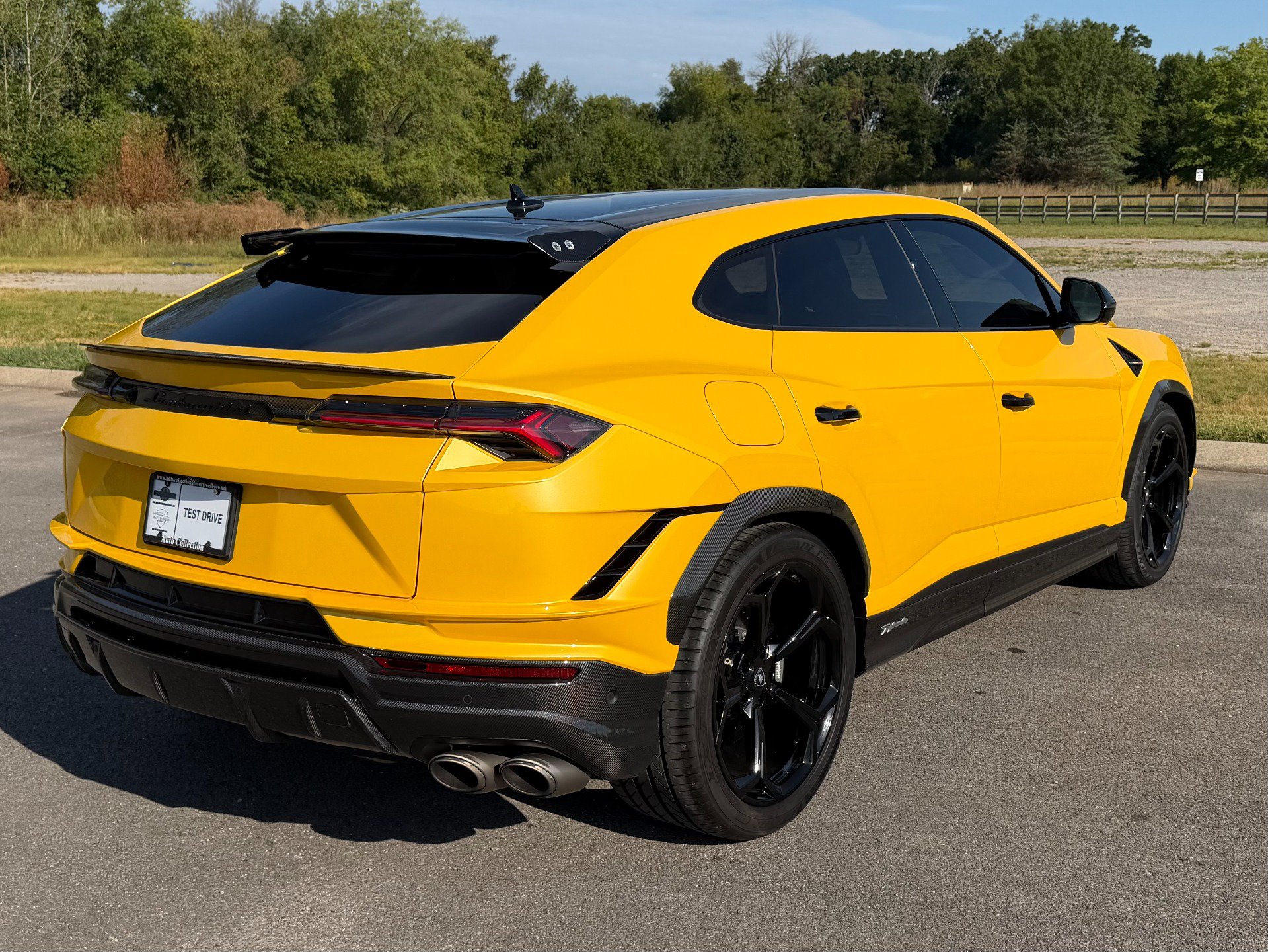 Used 2023 Lamborghini Urus Performante AWD/4WD image 3