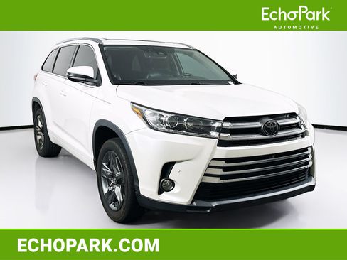 Used 2018 Toyota Highlander Limited Platinum FWD image 1