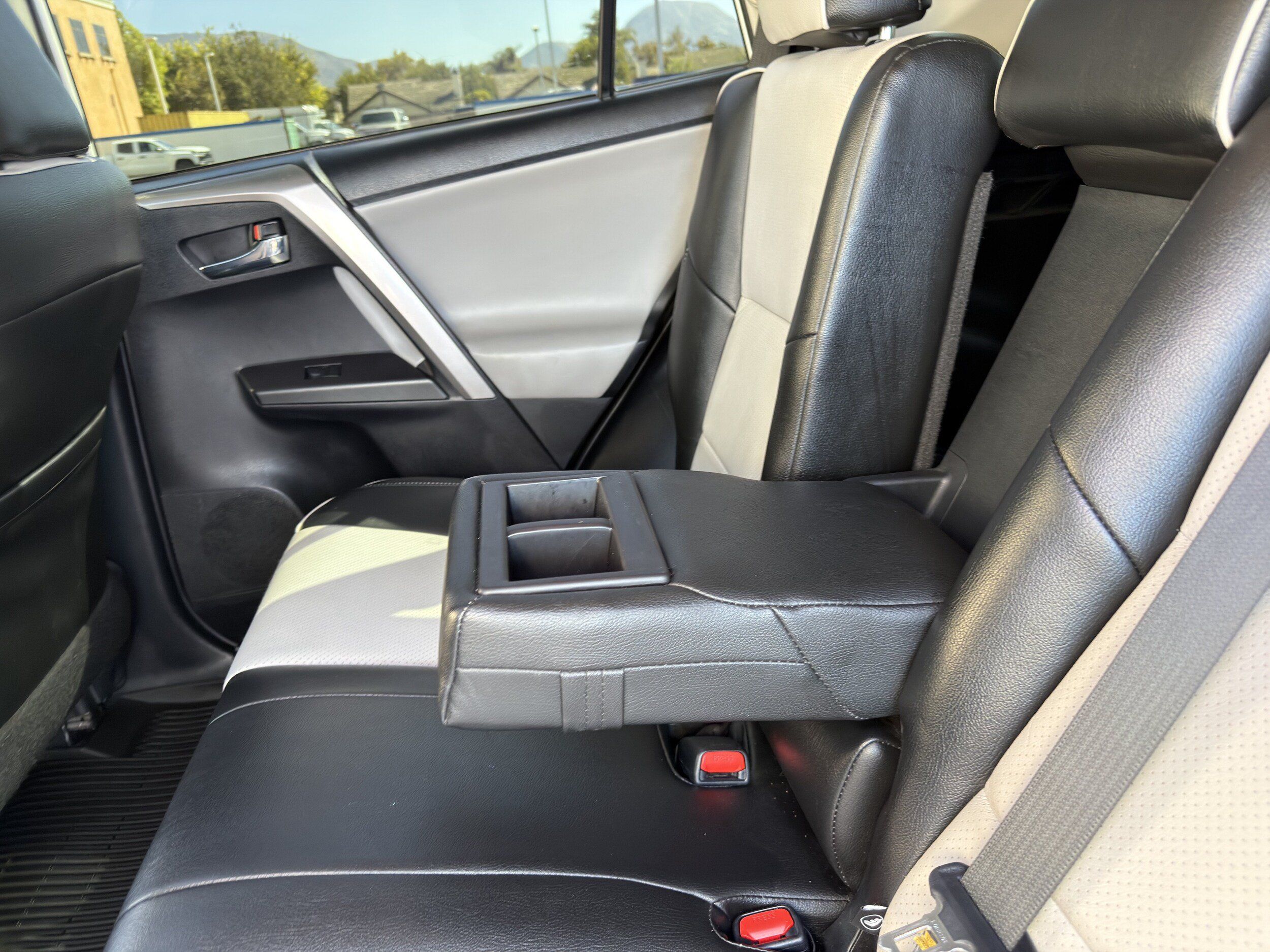 Used 2018 Toyota RAV4 XLE w/ Carpet Mat Package AWD/4WD image 19