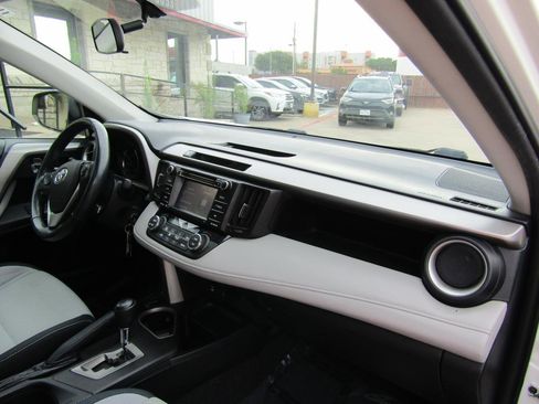 Used 2016 Toyota RAV4 XLE FWD image 11