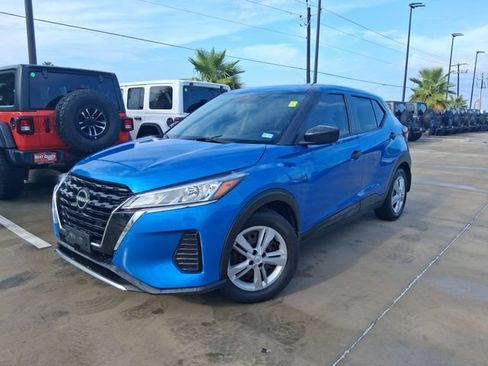 Used 2022 Nissan Kicks S FWD image 3