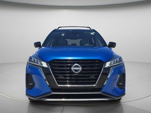 Used 2023 Nissan Kicks SR w/ SR Premium Package FWD image 5