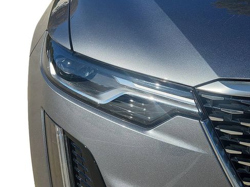 Used 2022 Cadillac XT6 Premium Luxury image 10