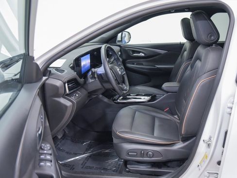 Used 2025 Buick Envista Avenir image 2