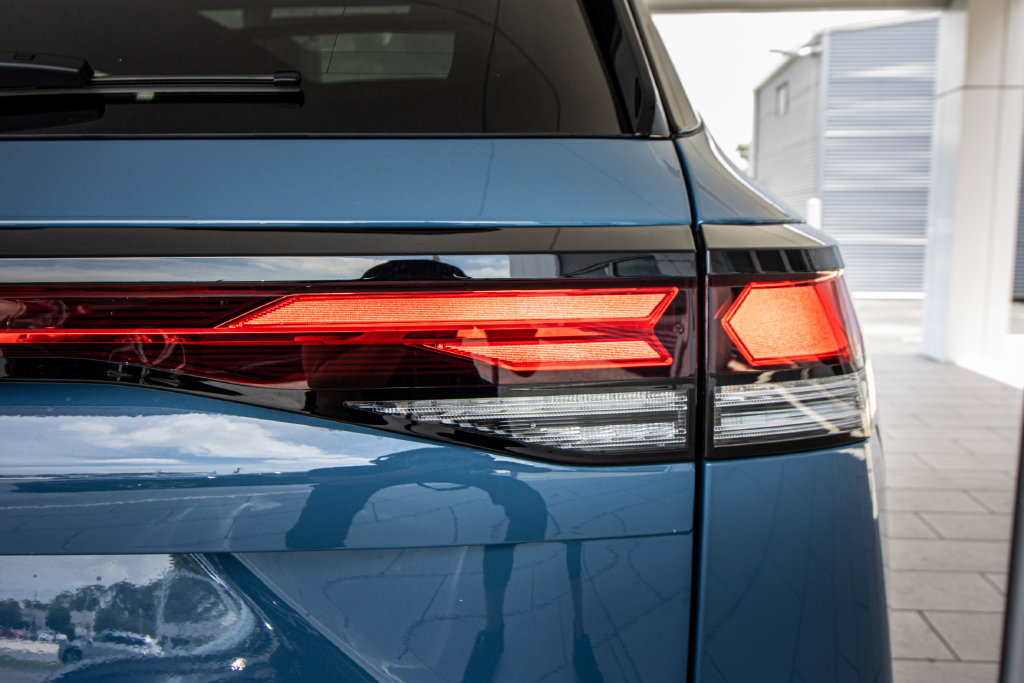 New 2026 Volkswagen Tiguan SE R-Line FWD image 15