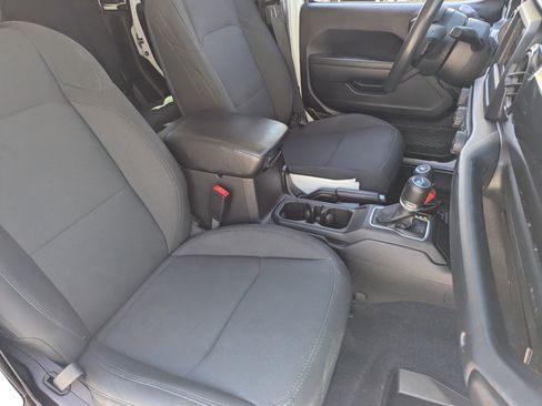 Used 2022 Jeep Gladiator Sport image 9