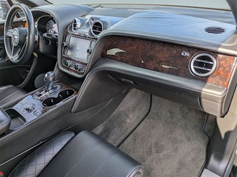Used 2018 Bentley Bentayga image 6