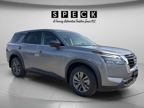 Used 2024 Nissan Pathfinder S AWD/4WD image 7
