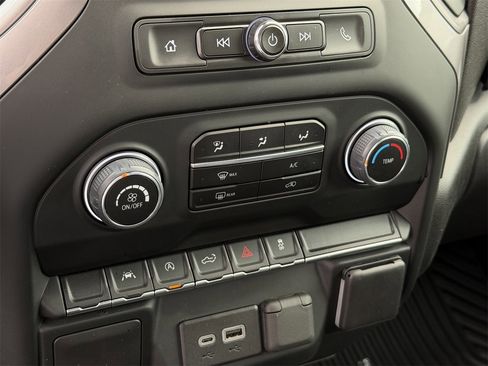 Certified 2023 Chevrolet Silverado 1500 Custom image 19