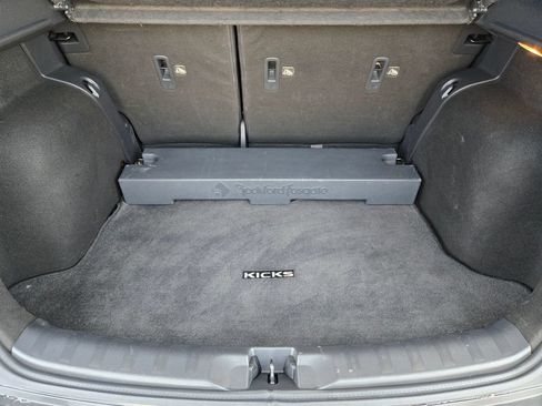 Used 2019 Nissan Kicks SV FWD image 28