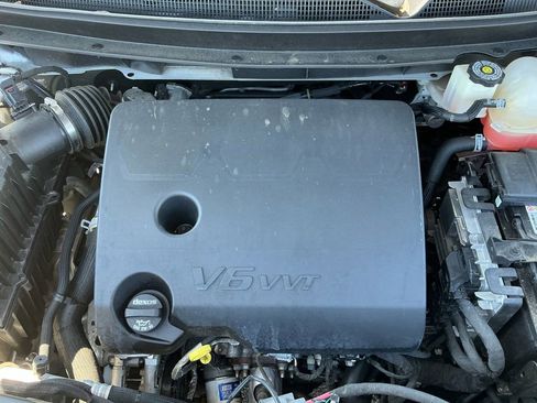 Used 2022 Chevrolet Traverse LT image 25