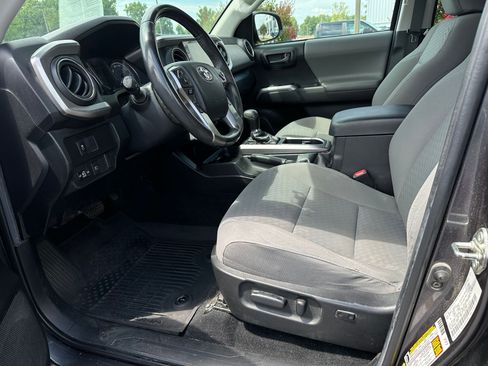 Used 2022 Toyota Tacoma SR5 w/ Technology Package RWD image 11
