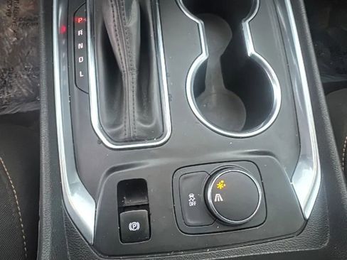 Used 2018 Chevrolet Traverse LT image 19