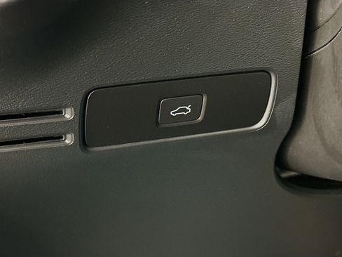 Used 2023 Volvo C40 P8 Recharge Plus AWD/4WD image 17