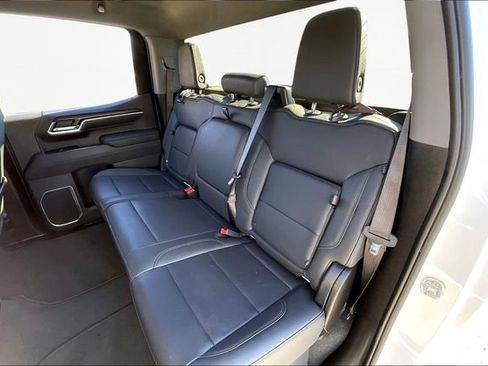 Used 2025 GMC Sierra 1500 SLT image 16