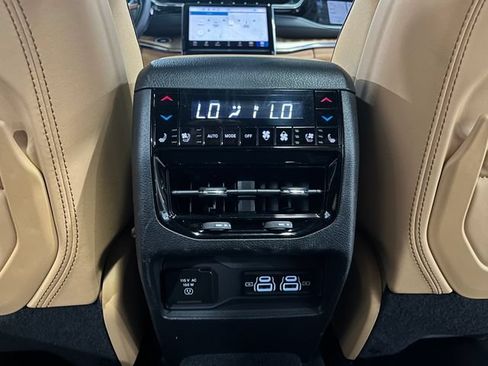 Used 2024 Jeep Grand Cherokee L Summit AWD/4WD image 29