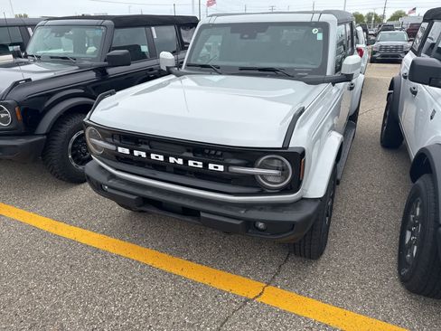 New 2026 Ford Bronco Outer Banks AWD/4WD image 1