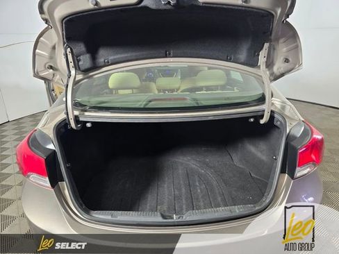 Used 2012 Hyundai Elantra GLS FWD image 19