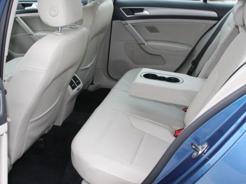 Used 2015 Volkswagen Golf S image 40