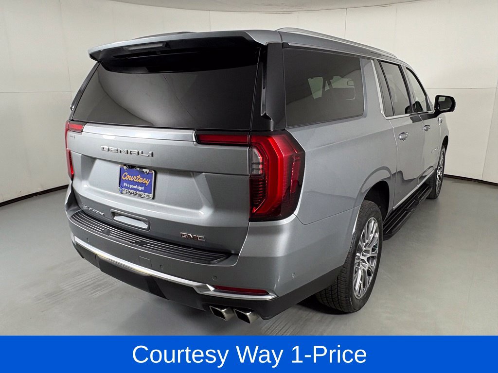 Used 2025 GMC Yukon XL Denali AWD/4WD image 11