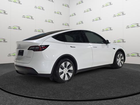 Used 2022 Tesla Model Y Long Range image 7