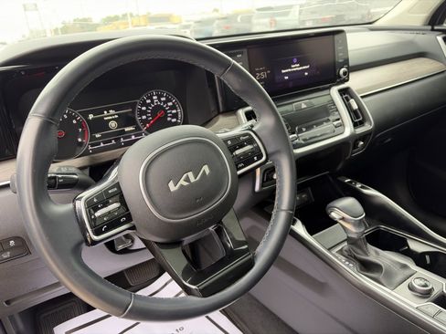 Used 2023 Kia Sorento EX w/ Panoramic Sunroof Package image 15