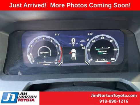 Used 2025 Toyota Tacoma TRD Off-Road image 9