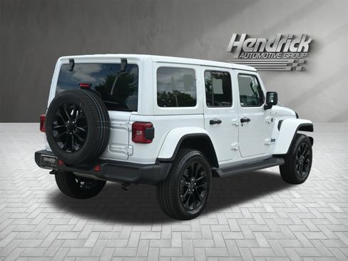Used 2025 Jeep Wrangler Unlimited Sahara AWD/4WD image 10