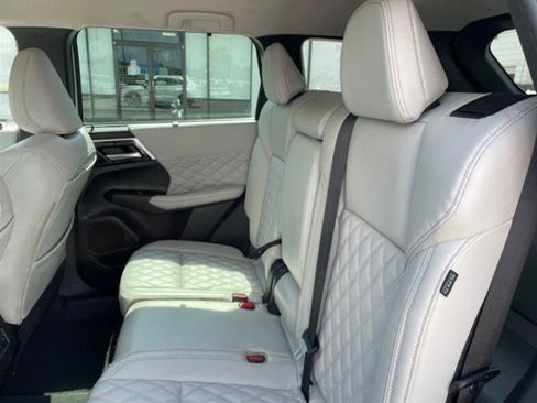 Used 2023 Mitsubishi Outlander SEL image 15