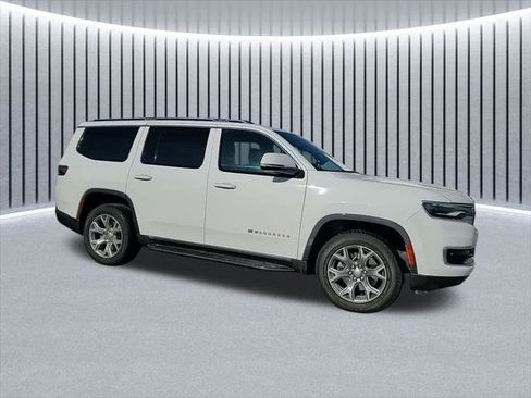 Certified 2022 Jeep Wagoneer Series II AWD/4WD image 4