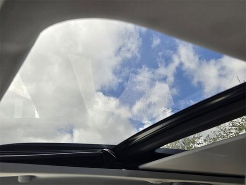 Certified 2022 Jeep Cherokee Latitude w/ Sun & Sound Group image 15