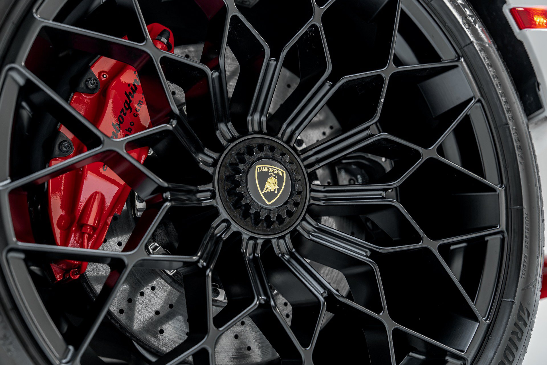 Used 2022 Lamborghini Huracan STO RWD image 39