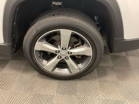 Used 2021 Jeep Grand Cherokee L Limited AWD/4WD image 12
