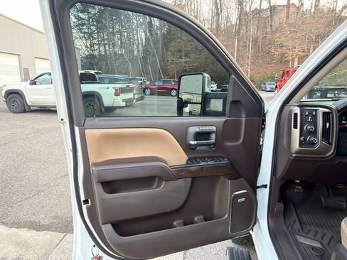 Used 2017 GMC Sierra 1500 Denali w/ Denali Ultimate Package image 10