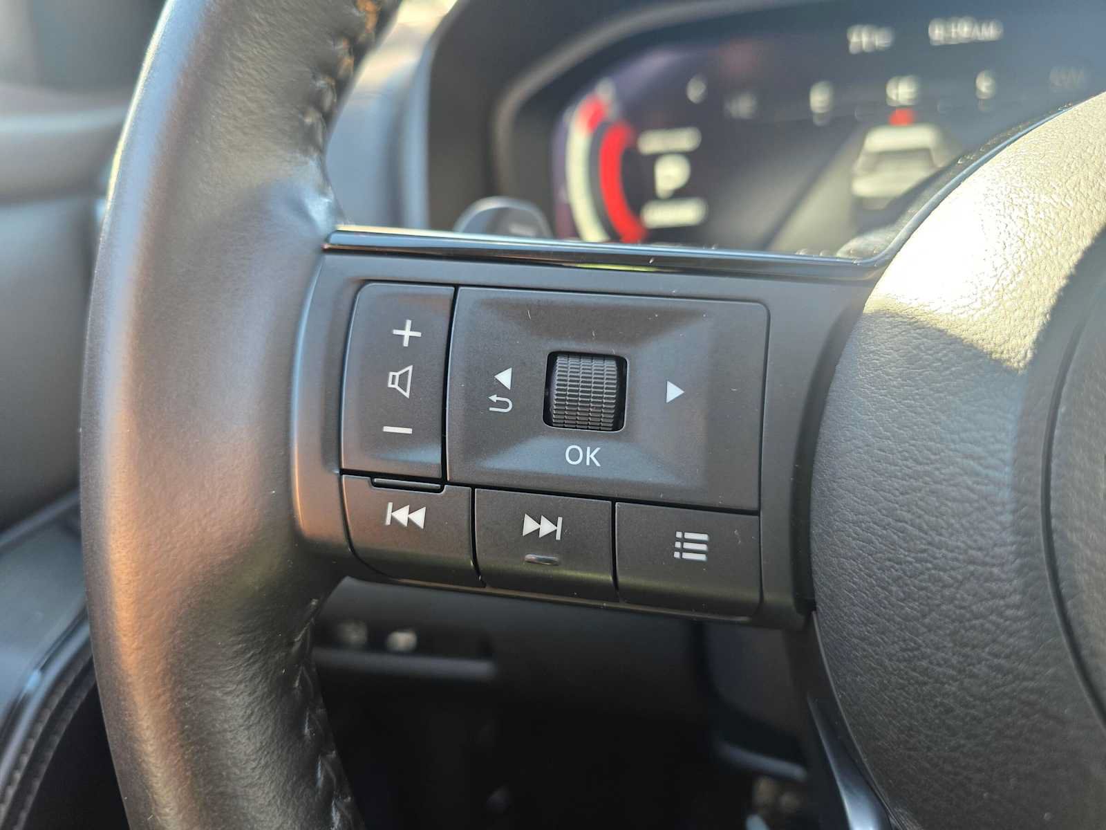Used 2023 Nissan Rogue Platinum FWD image 34