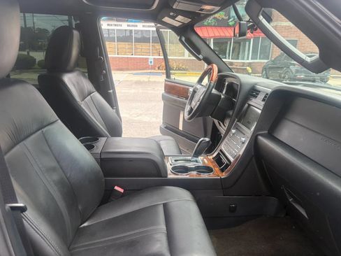 Used 2016 Lincoln Navigator L Select AWD/4WD image 11