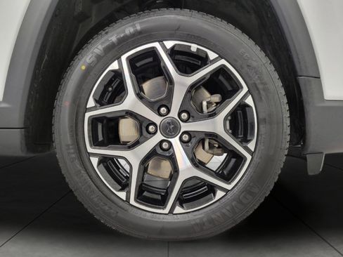 Used 2025 Jeep Compass Limited AWD/4WD image 3