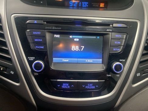 Used 2015 Hyundai Elantra Limited image 13