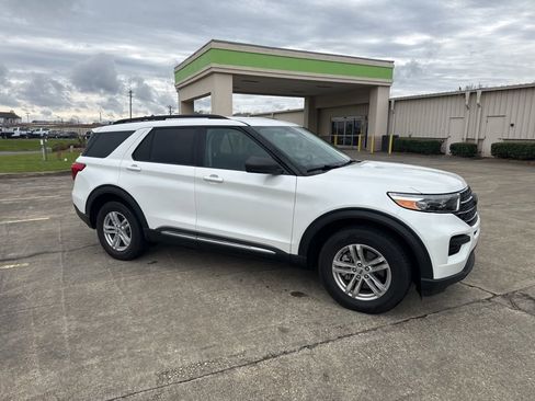 Used 2024 Ford Explorer XLT image 13