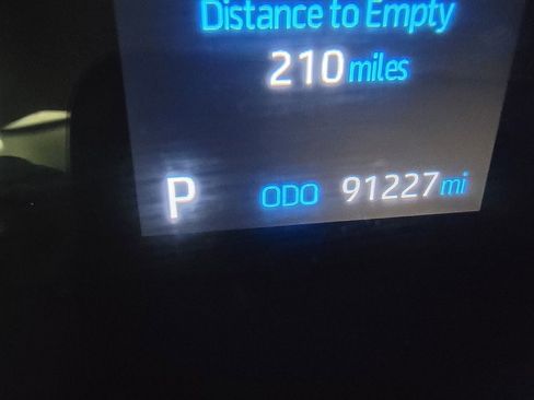 Used 2021 Toyota RAV4 XLE Premium image 17