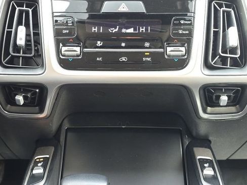 Used 2022 Kia Sorento EX w/ Panoramic Sunroof Package image 37